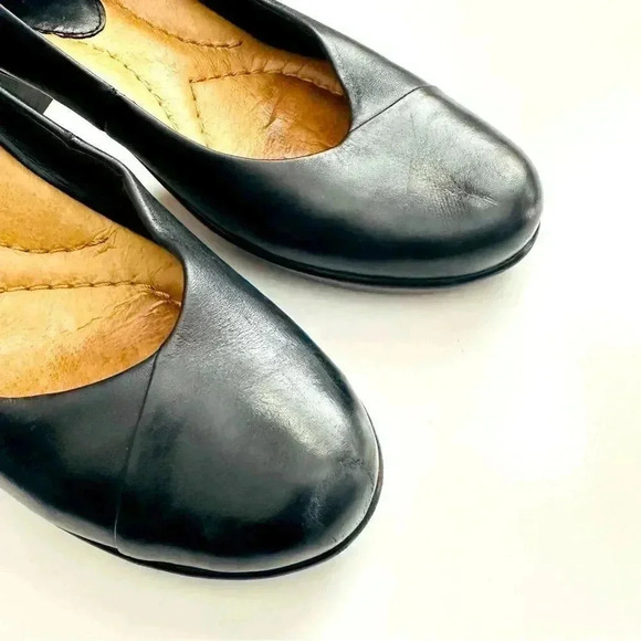 Earth Tamarack Leather Pumps - Picture 6 of 10